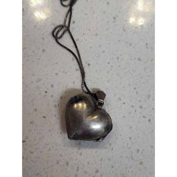 925 THM Sterling Silver Puffy Heart scrollwork  1" Locket on  24" Chain Necklace - Picture 7 of 9